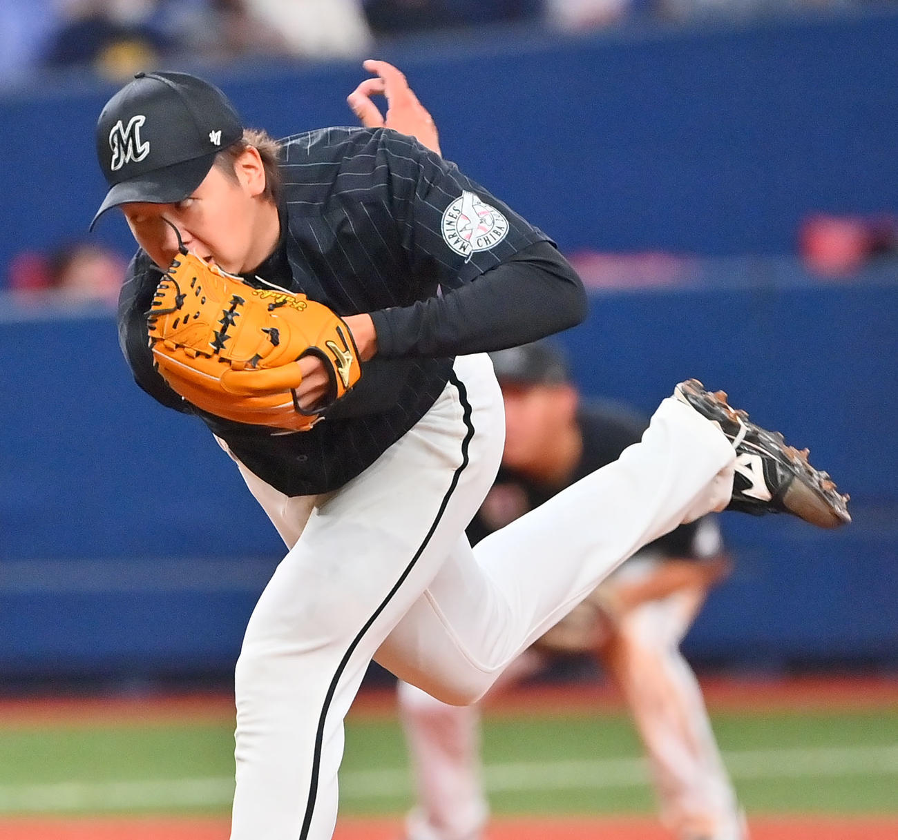 オリックス対ロッテ　力投するロッテ先発の二木（撮影・和賀正仁）