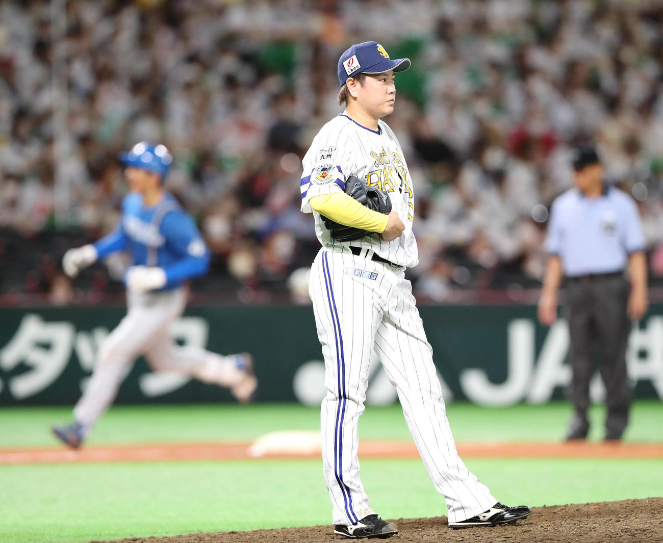 ソフトバンク対日本ハム　10回表日本ハム2死二塁、津森は石井に右越え勝ち越し2点本塁打を浴びる（撮影・梅根麻紀）