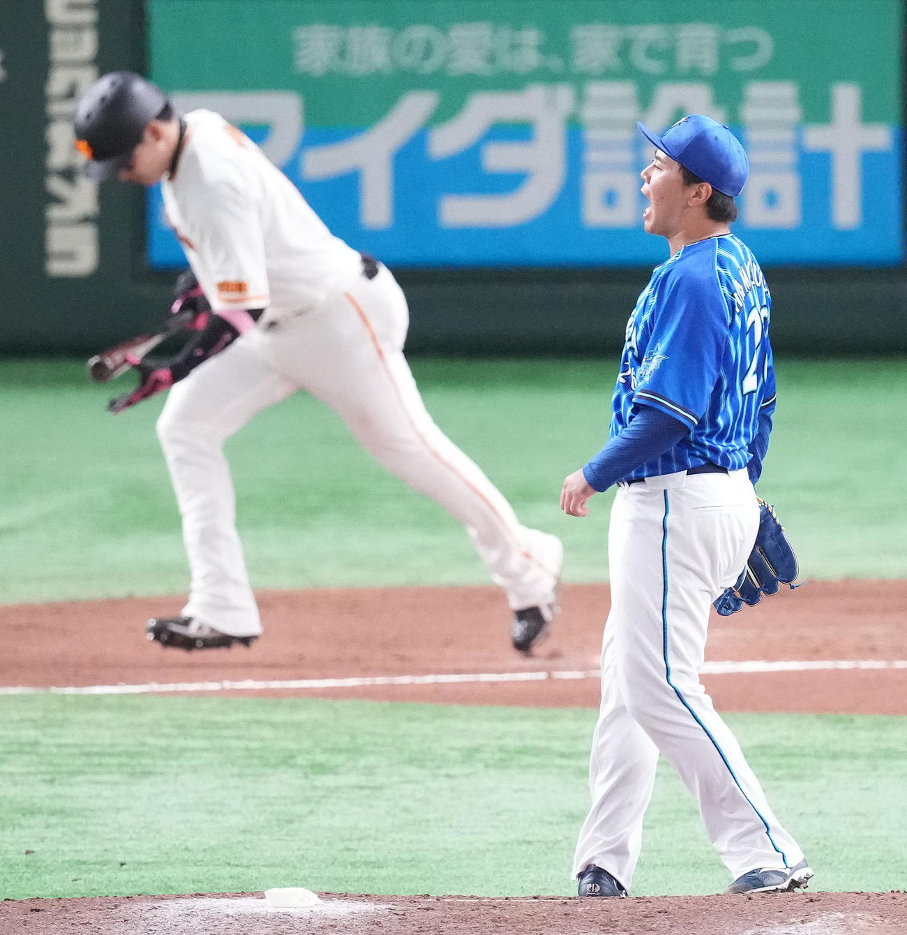 巨人対DeNA 6回裏巨人無死、丸を遊飛に仕留める浜口（撮影・鈴木みどり）