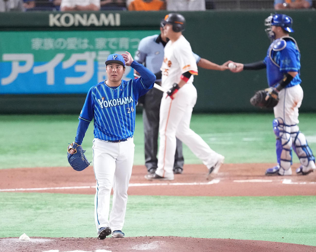 巨人対DeNA 6回裏巨人1死、岡本和を空振り三振に仕留める浜口（撮影・鈴木みどり）