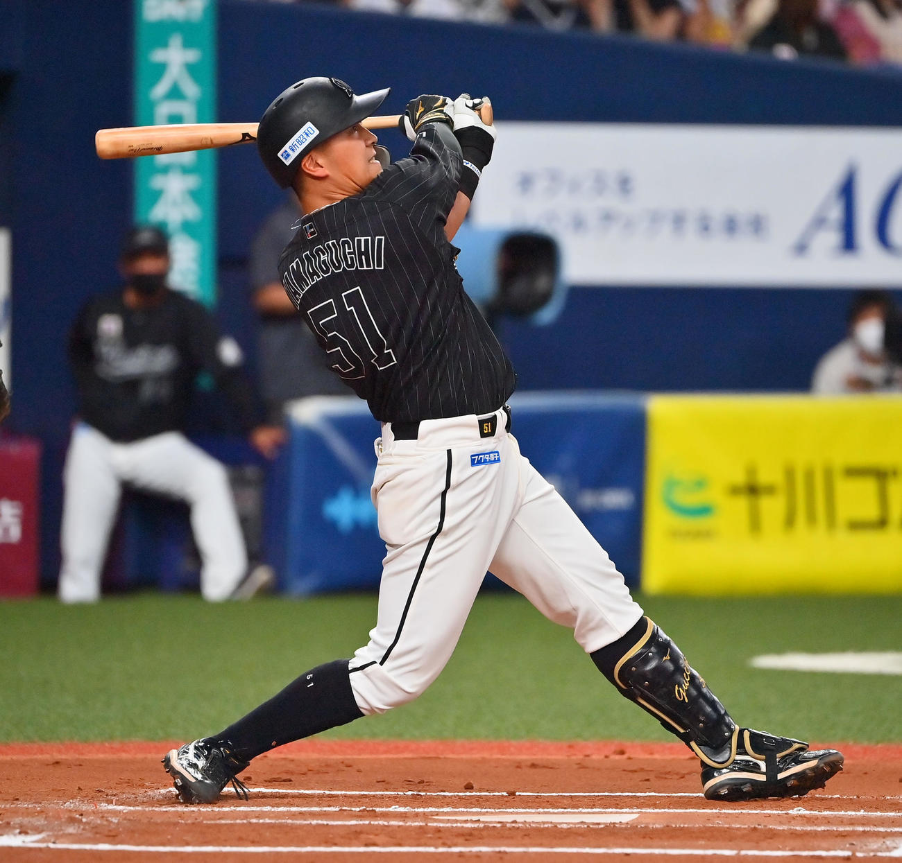 オリックス対ロッテ　6回表ロッテ1死満塁、中越えに適時二塁打を放つ山口（撮影・和賀正仁）