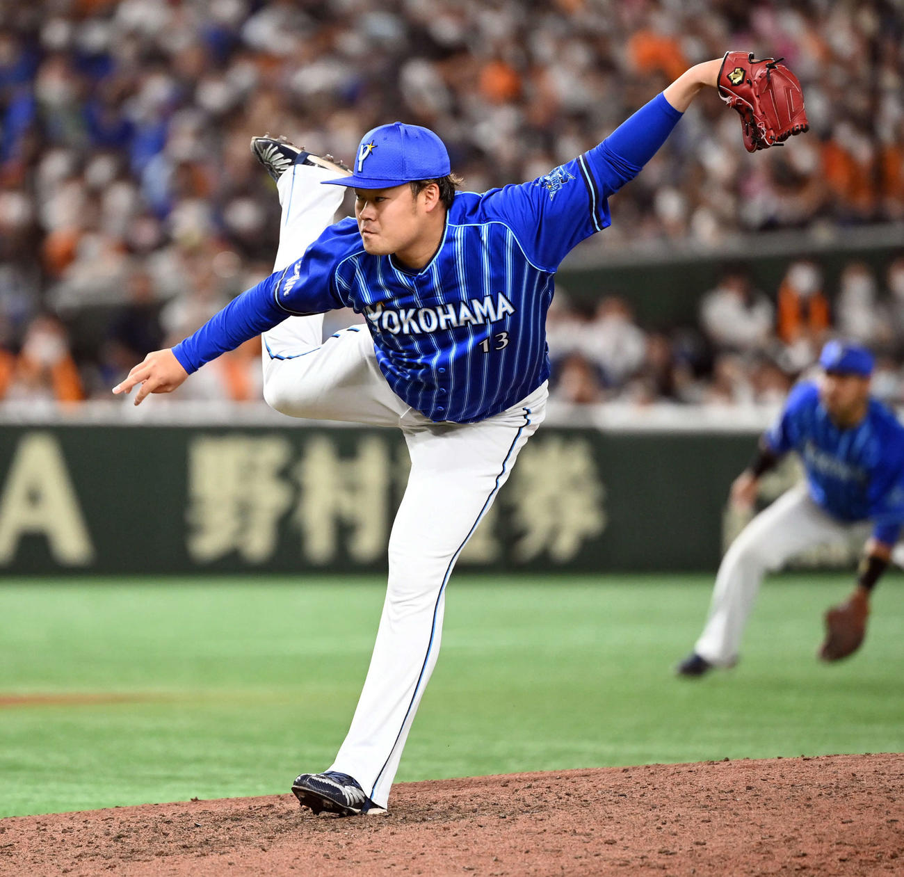巨人対DeNA 8回途中からマウンドに上がったDeNA伊勢（撮影・たえ見朱実）