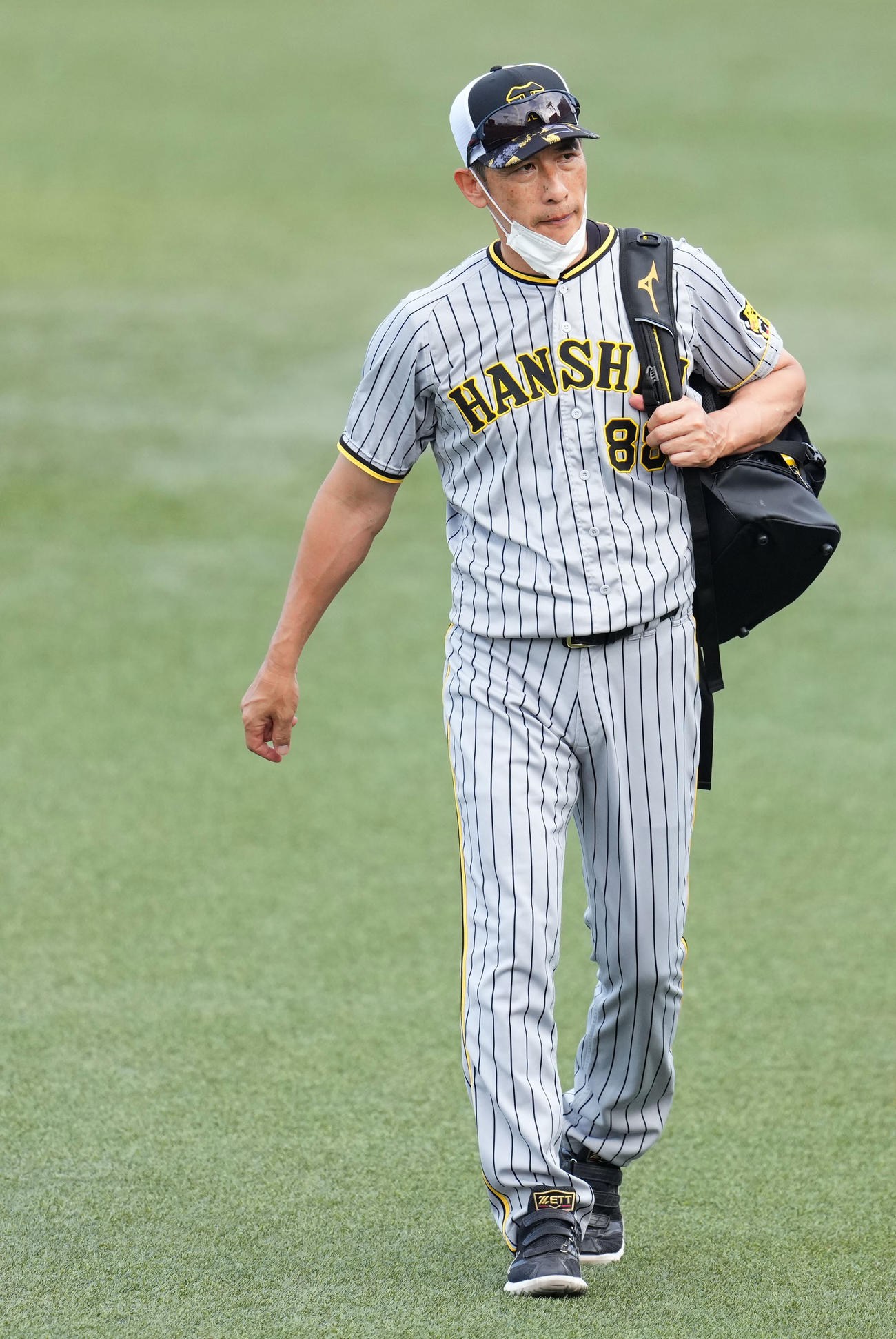 練習を終え引き揚げる阪神矢野監督（撮影・横山健太）