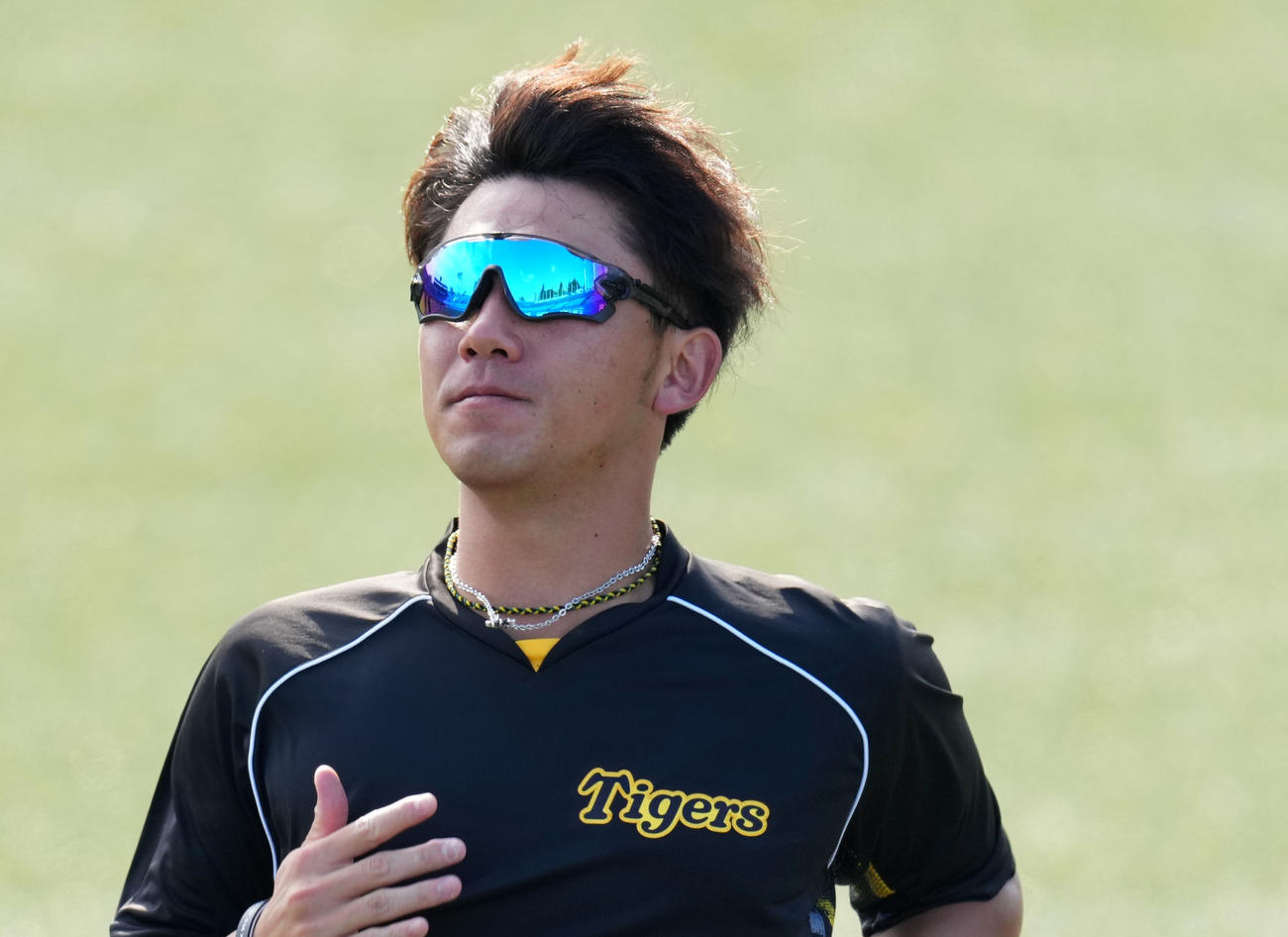 ダッシュをする阪神伊藤将（撮影・横山健太）