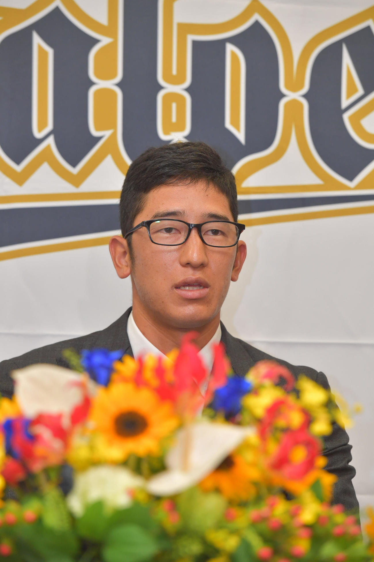 オリックスへ入団し会見する石岡