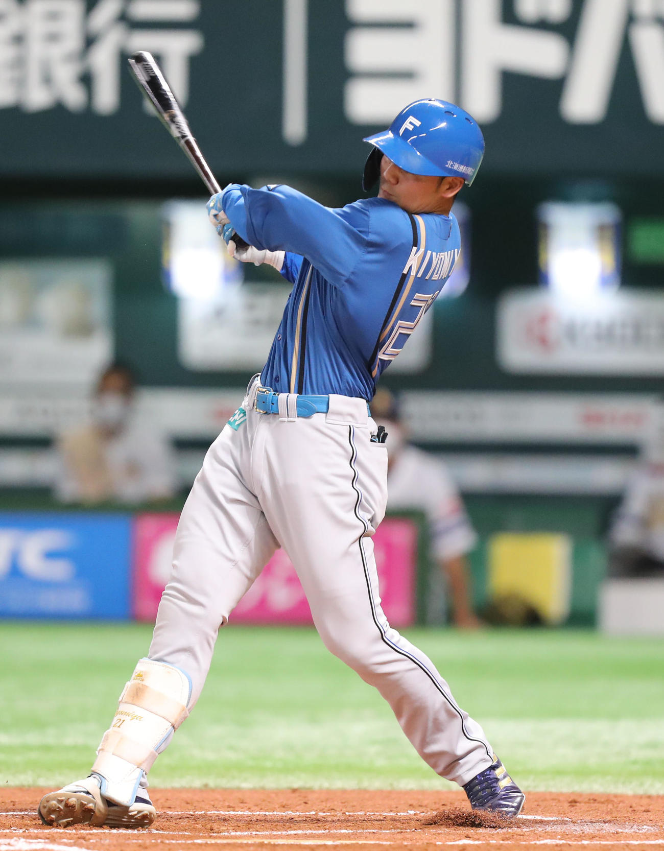 ソフトバンク対日本ハム　6回表日本ハム1死一、三塁、清宮は右適時二塁打を放つ（撮影・屋方直哉）