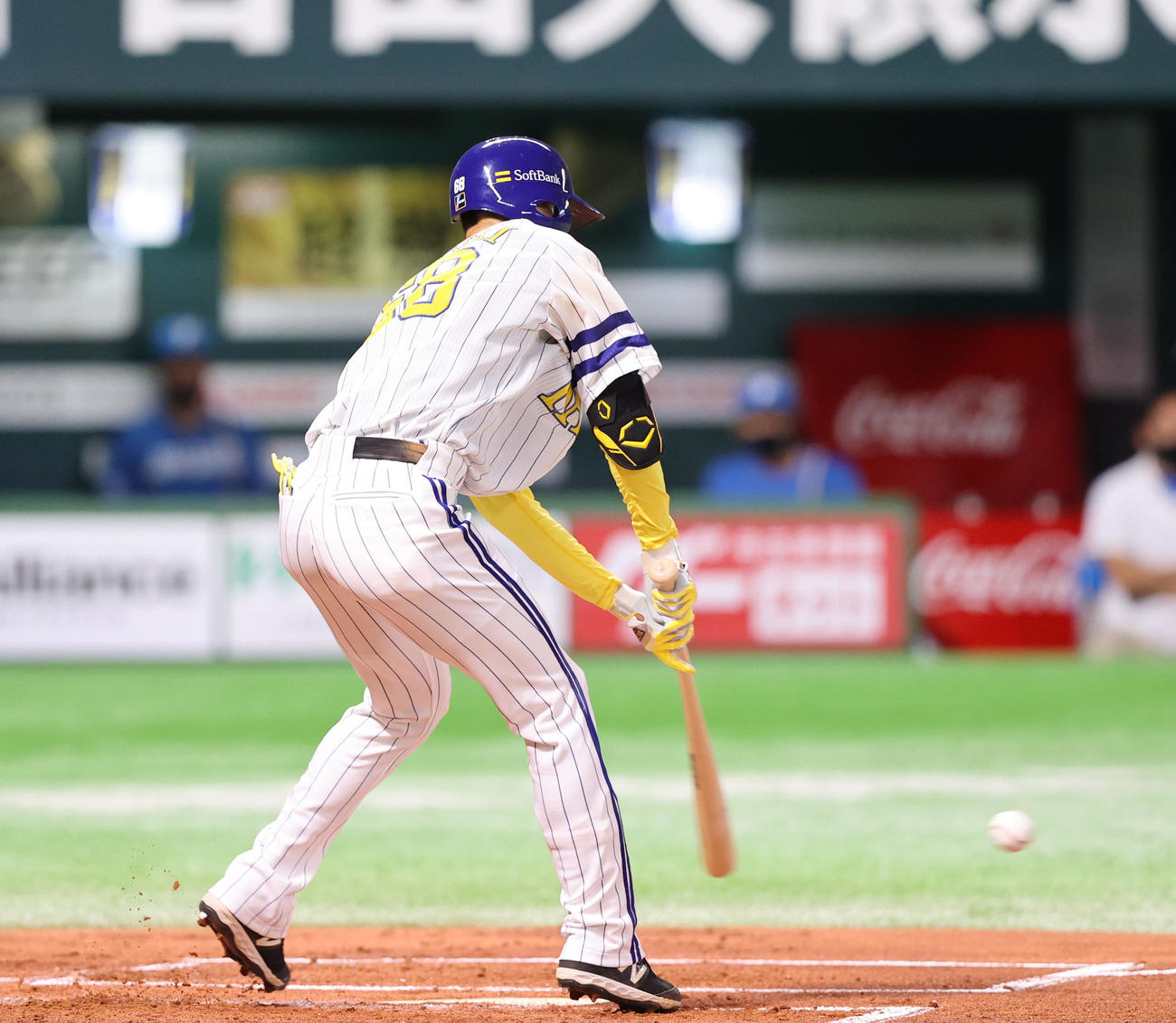 ソフトバンク対日本ハム　1回裏ソフトバンク無死、三森大貴は一内野安打を放つ（撮影・梅根麻紀）