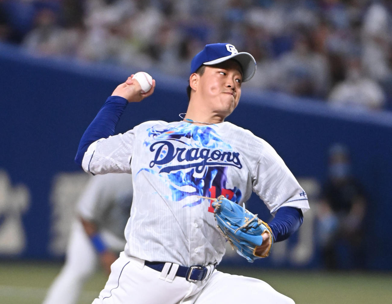 力投する中日先発の柳裕也（撮影・森本幸一）