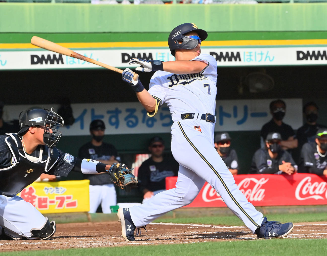オリックス対ロッテ　1回裏オリックス1死二、三塁、一ゴロを放ち三塁走者を迎え入れる吉田正（撮影・和賀正仁）