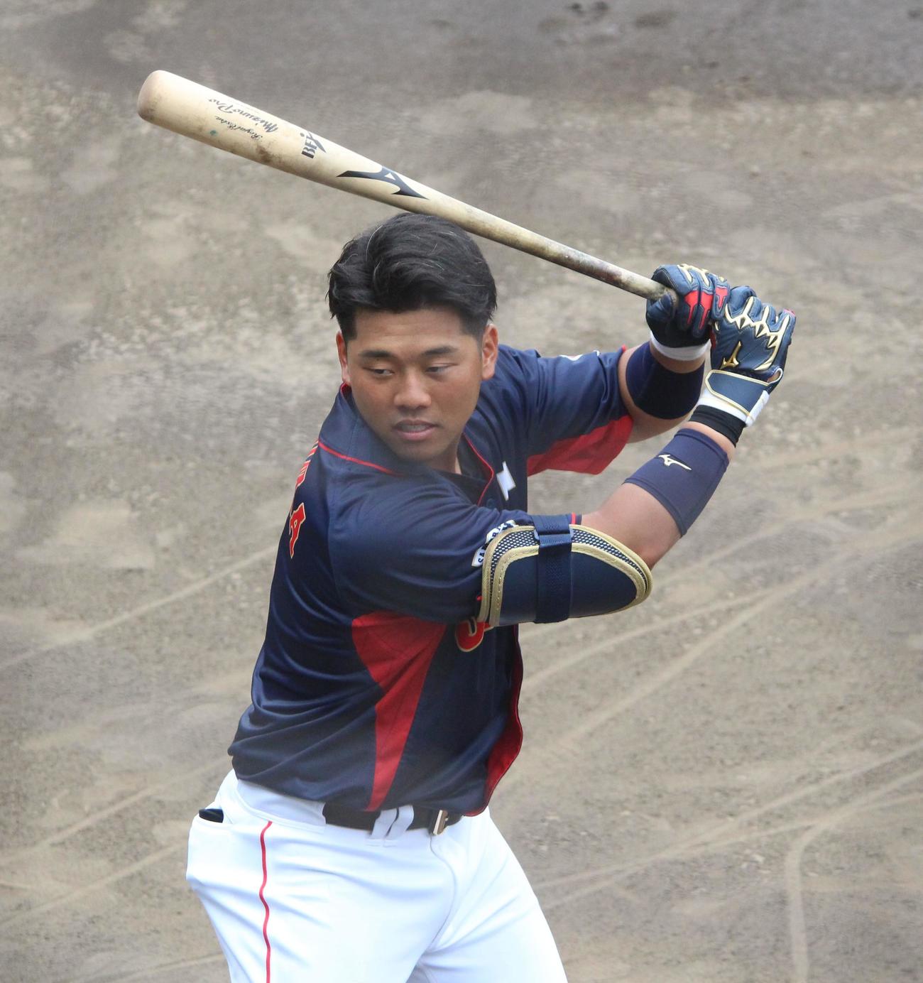 ティー打撃をする大学日本代表・蛭間（2022年7月5日撮影）