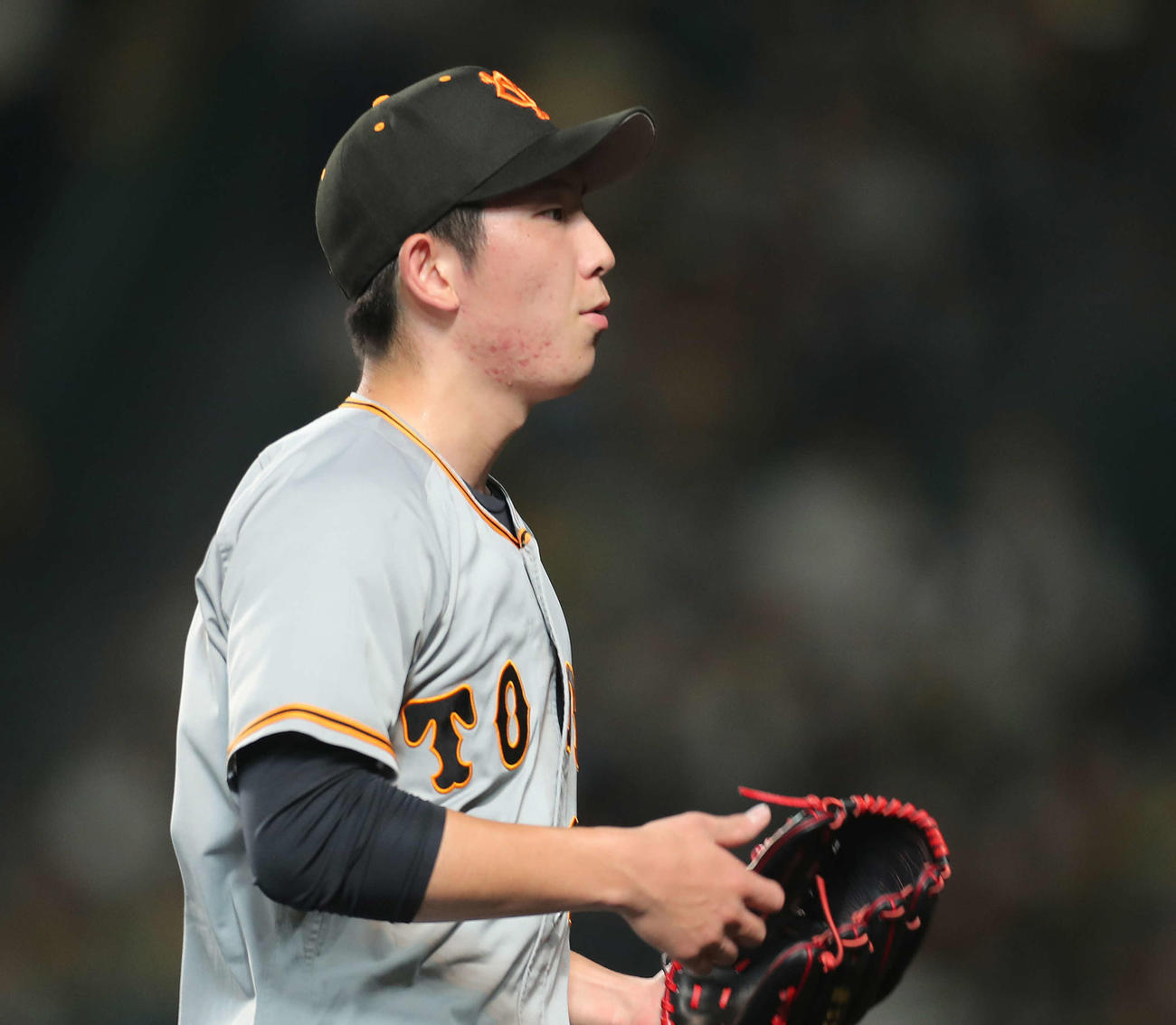 7回裏を3者連続三振に抑える戸郷（撮影・河田真司）