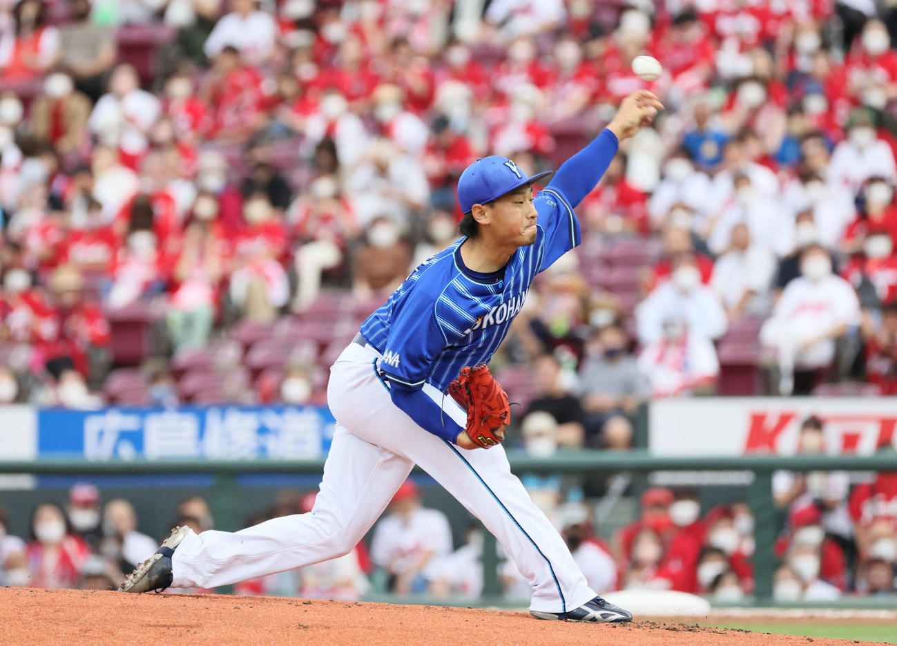 広島対DeNA　力投するDeNA先発の石田（撮影・加藤孝規）