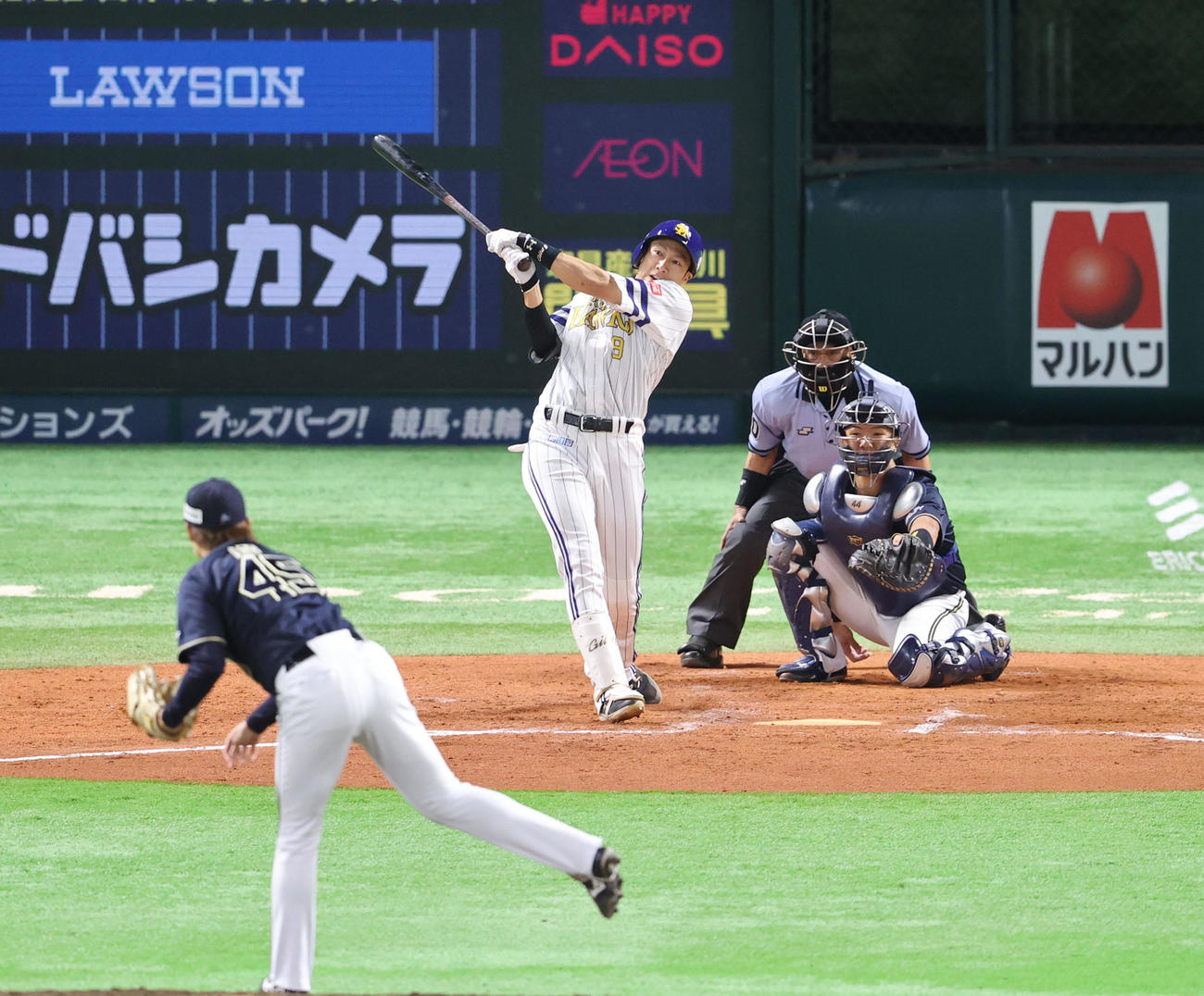 7回裏ソフトバンク無死、柳田悠岐は右前安打を放つ（撮影・梅根麻紀）