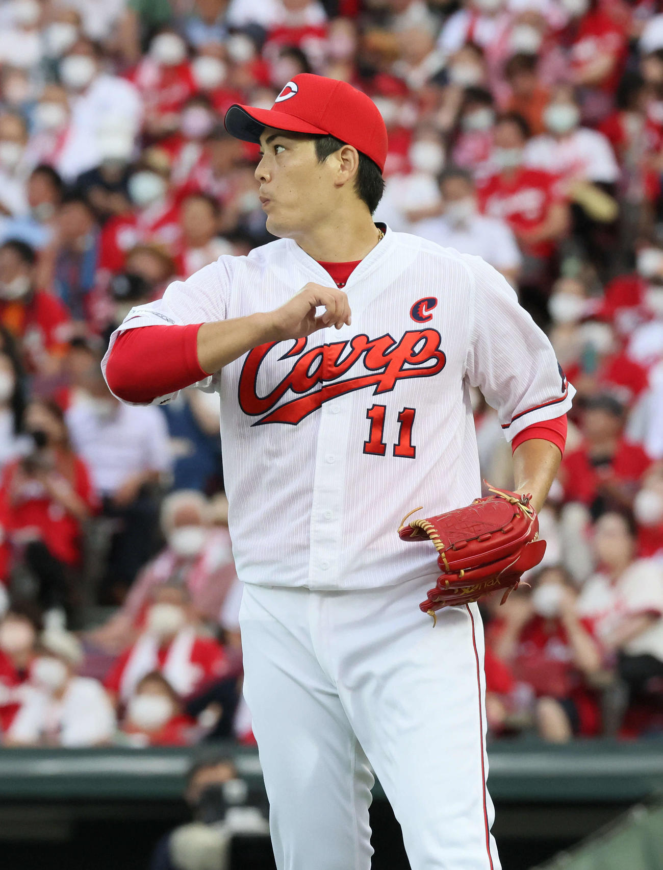 広島対DeNA 3回表DeNA1死一、三塁、牧に中前適時打を浴びた九里（撮影・加藤孝規）