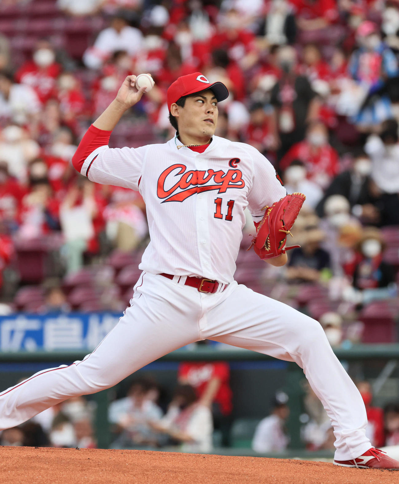 広島対DeNA　力投する広島先発の九里（撮影・加藤孝規）