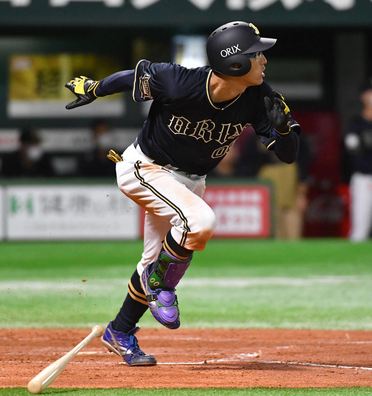 ソフトバンク対オリックス　5回表オリックス1死一、二塁、石岡は左前安打を放つ（撮影・岩下翔太）