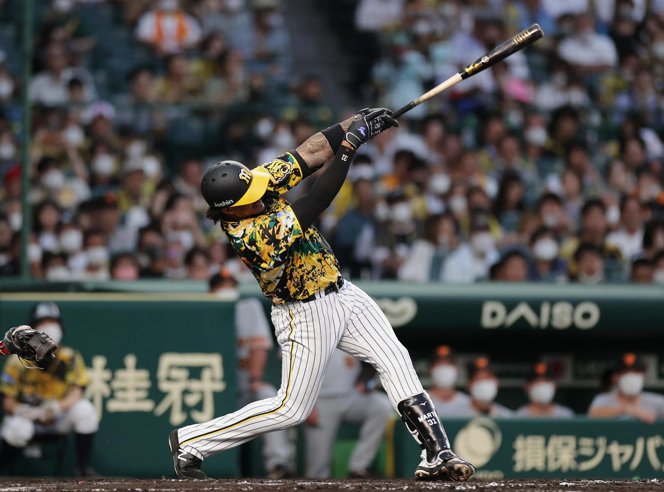阪神対巨人　2回裏阪神2死三塁、左前適時打を放つマルテ（撮影・前田充）