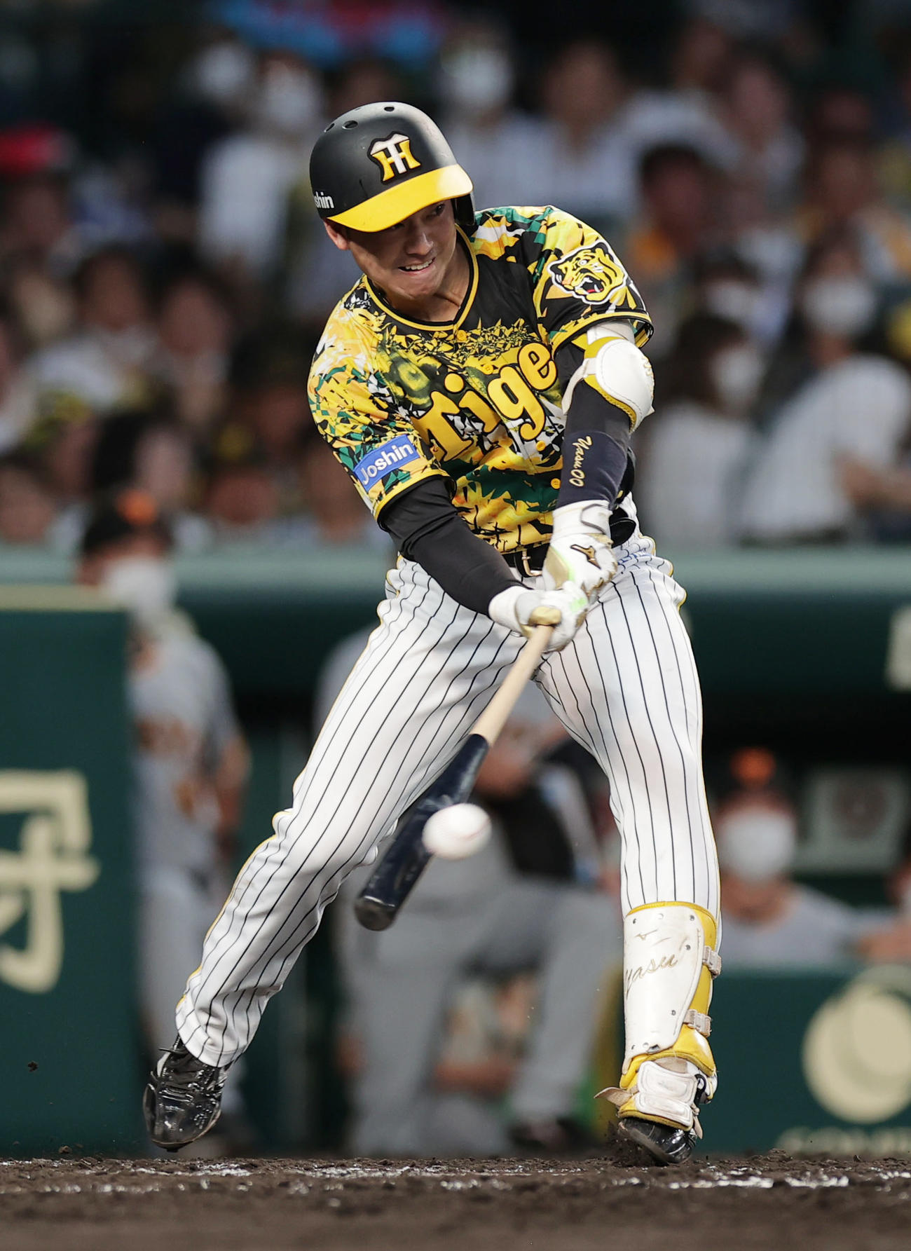 阪神対巨人　3回裏阪神無死、右前打を放つ山本（撮影・前田充）