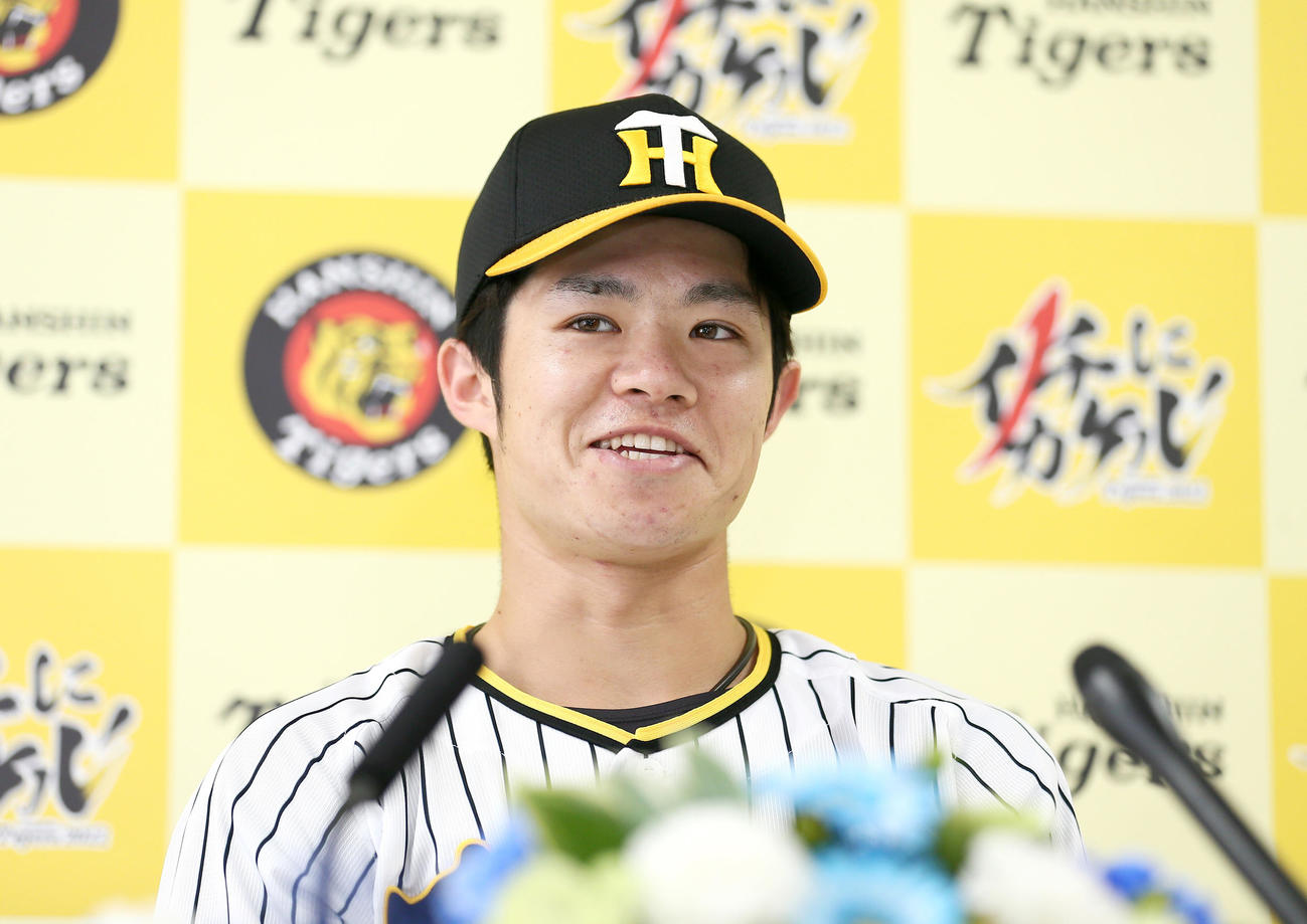 「マイナビオールスターゲーム2022」の監督推薦で選出され、会見で喜びを語る阪神中野（撮影・上山淳一）