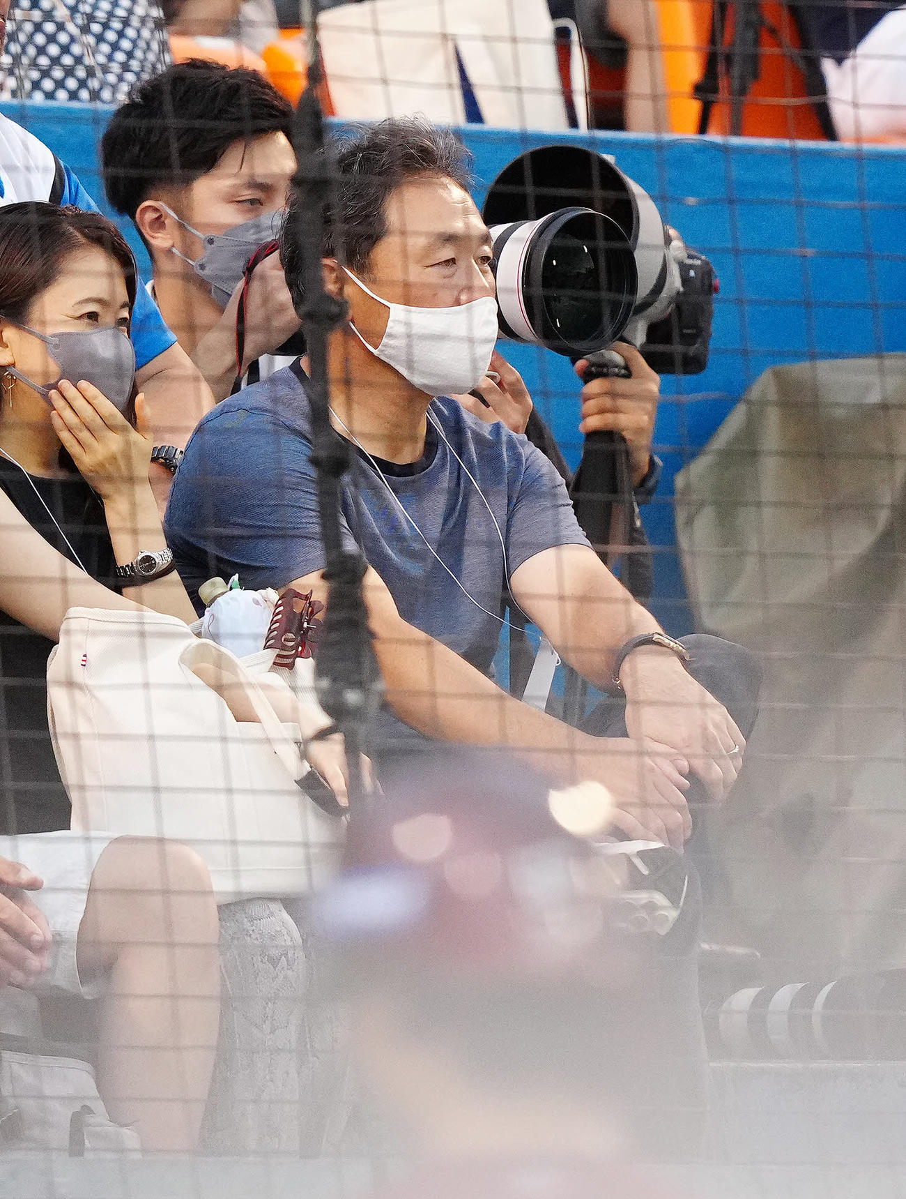 日本ハム対楽天　観戦する日本ハム清宮の父克幸氏（撮影・江口和貴）