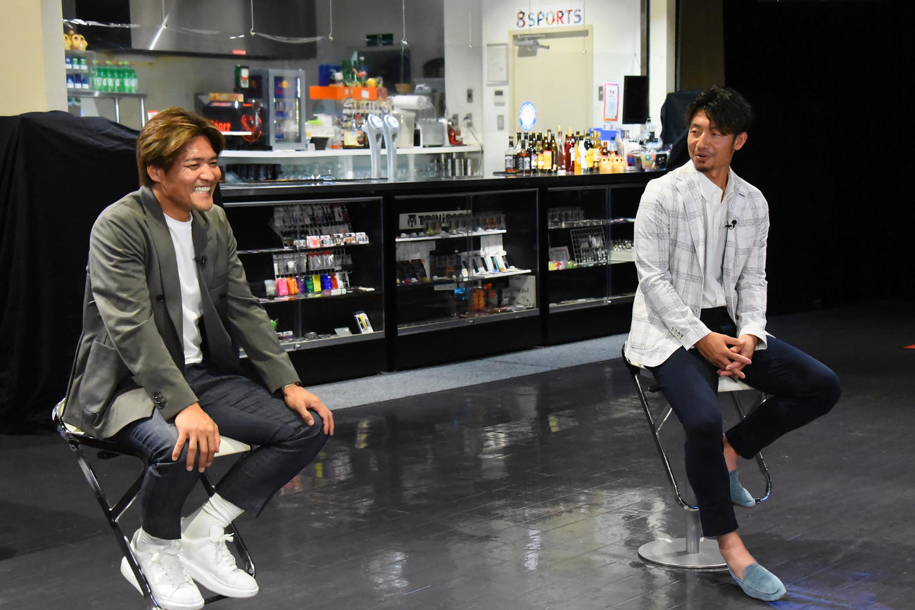 カンテレ新番組「8SPORTS」の初回収録に参加した大久保嘉人氏（左）と鳥谷敬氏（カンテレ提供）