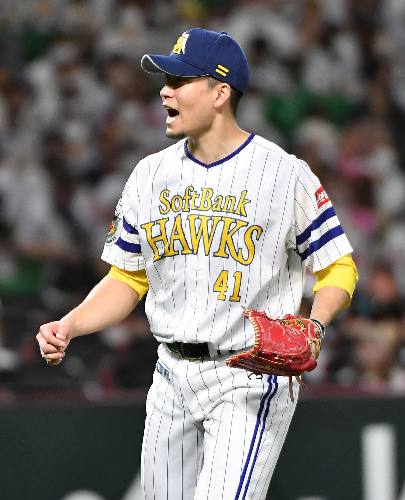 ソフトバンク対オリックス　5回表オリックス2死、雄たけびを上げながら投球する千賀（撮影・岩下翔太）