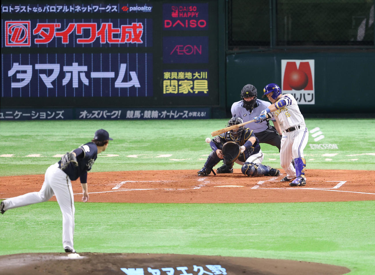 ソフトバンク対オリックス　1回裏ソフトバンク2死満塁、野村大は中前に先制2点適時打を放つ（撮影・梅根麻紀）