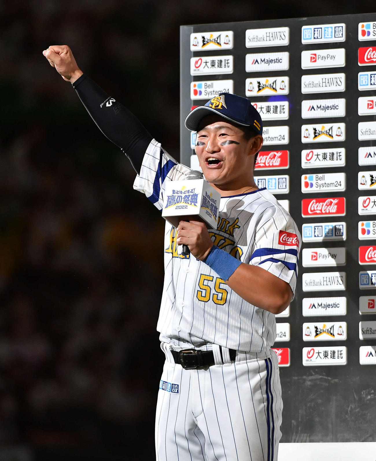 ソフトバンク対オリックス　オリックスに勝利し、お立ち台でスローガンの「もっと！もっと！もっと！」ポーズでヒーローインタビューを締める野村大（撮影・岩下翔太）
