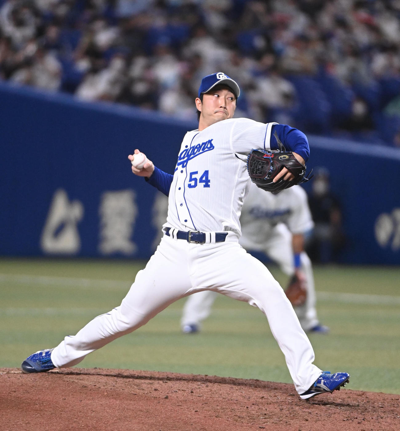 中日対ヤクルト　7回表、中日3番手で登板する藤嶋（撮影・森本幸一）