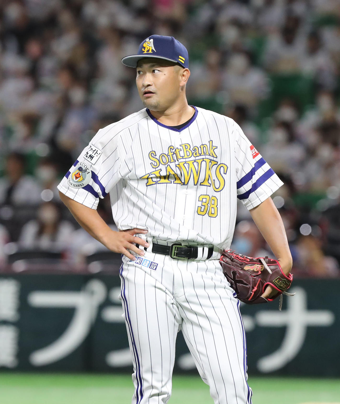 ソフトバンク対オリックス　8回表オリックス無死、森は紅林に勝ち越しの左越え本塁打を浴び、悔しげな表情を見せる（撮影・屋方直哉）