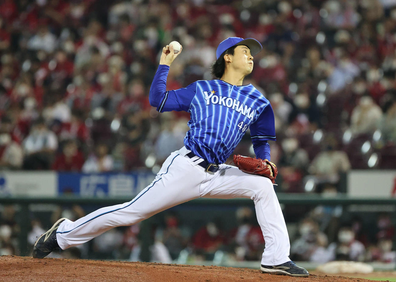 広島対DeNA 4回裏広島、DeNA3番手の京山（撮影・加藤孝規）