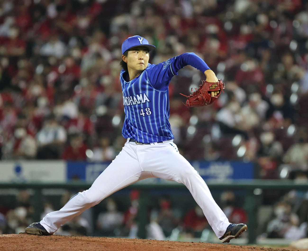 広島対DeNA 4回裏広島、DeNA3番手の京山（撮影・加藤孝規）