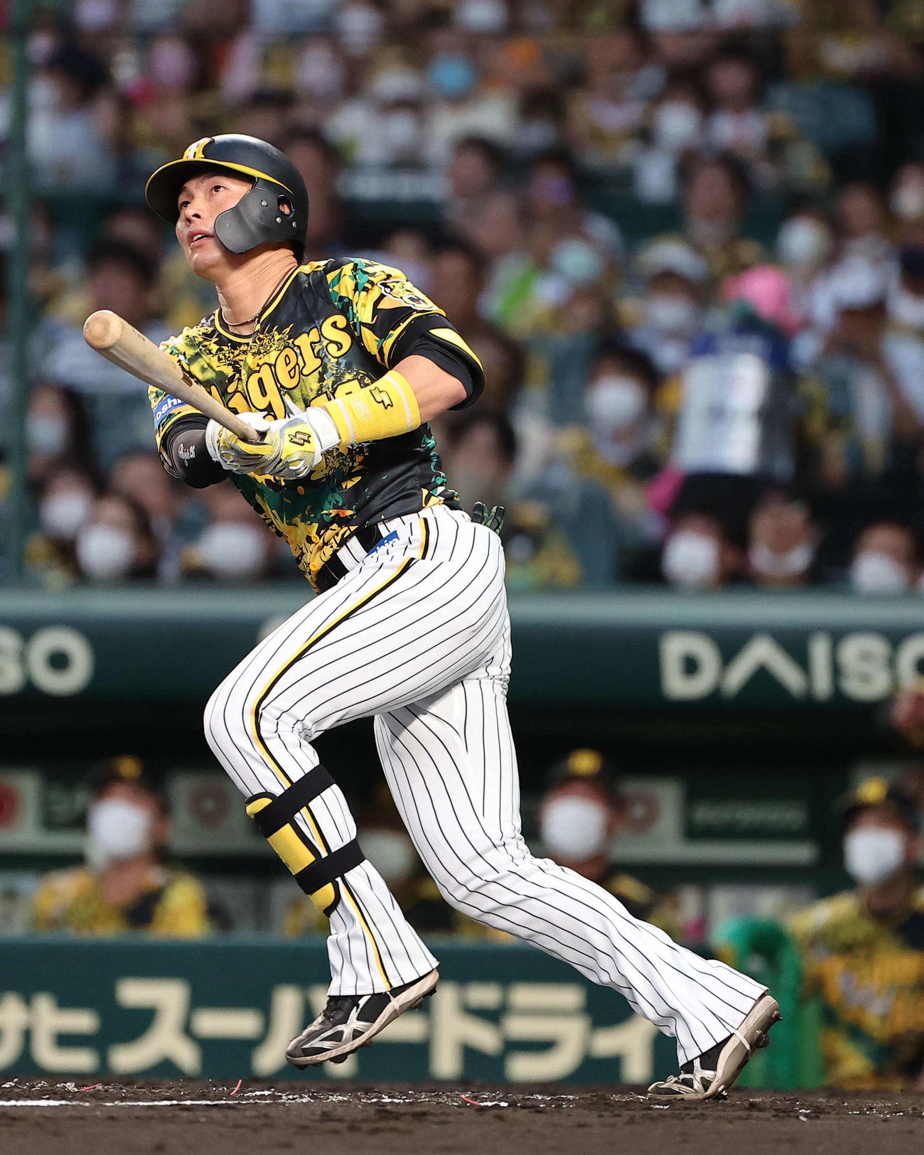 阪神対中日　2回裏阪神1死二塁、北條史也は左越えに逆転2点本塁打を放つ（撮影・上田博志）