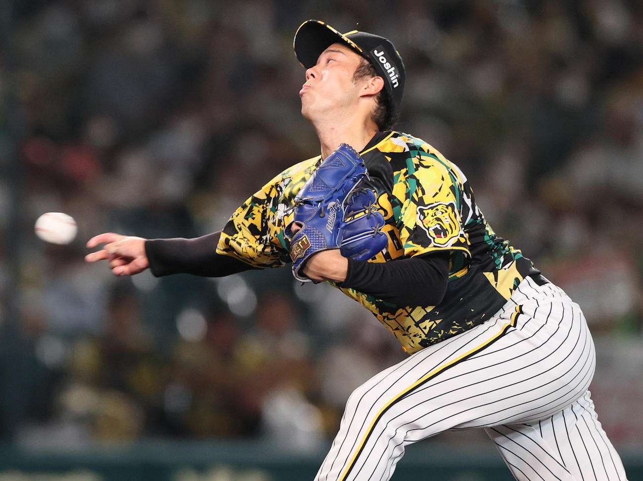 阪神対中日　力投する阪神青柳（撮影・上山淳一）