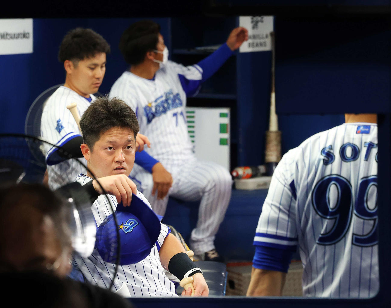 DeNA対ヤクルト　試合が中止になり引き揚げる牧らDeNAナイン（撮影・河田真司）