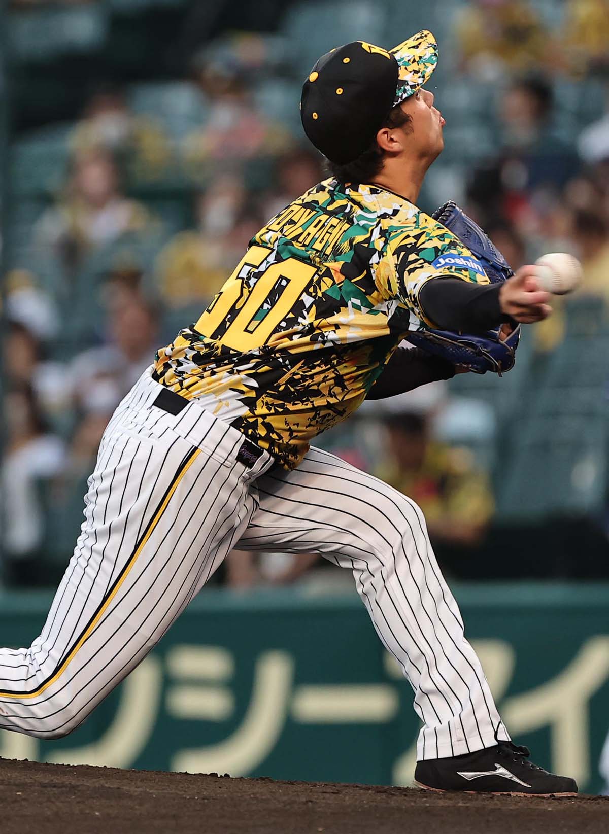 阪神対中日　6回1失点と好投し10勝目をあげた青柳（撮影・上田博志）