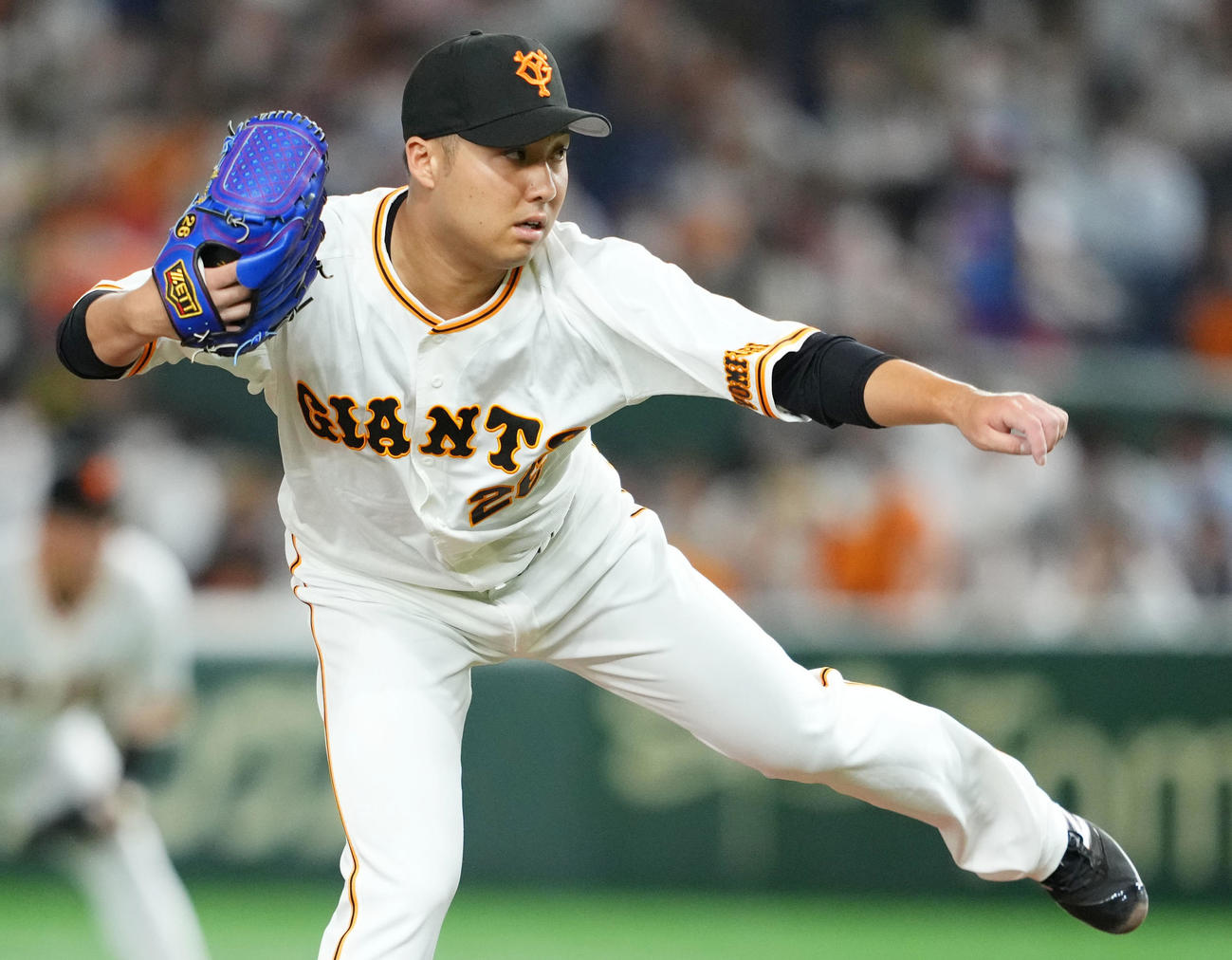 巨人対広島　6回表から登板した巨人今村（撮影・横山健太）