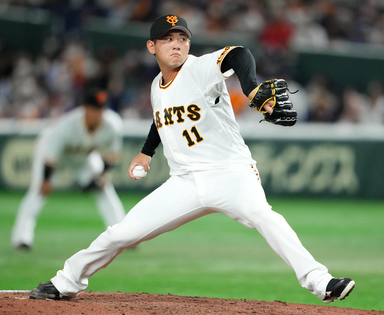 巨人対広島　8回表から登板した巨人平内（撮影・横山健太）