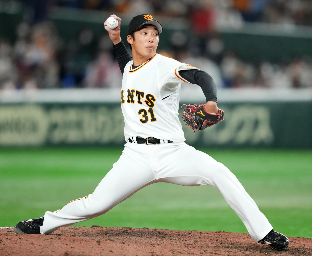 巨人対広島　10回表から登板した巨人赤星（撮影・横山健太）