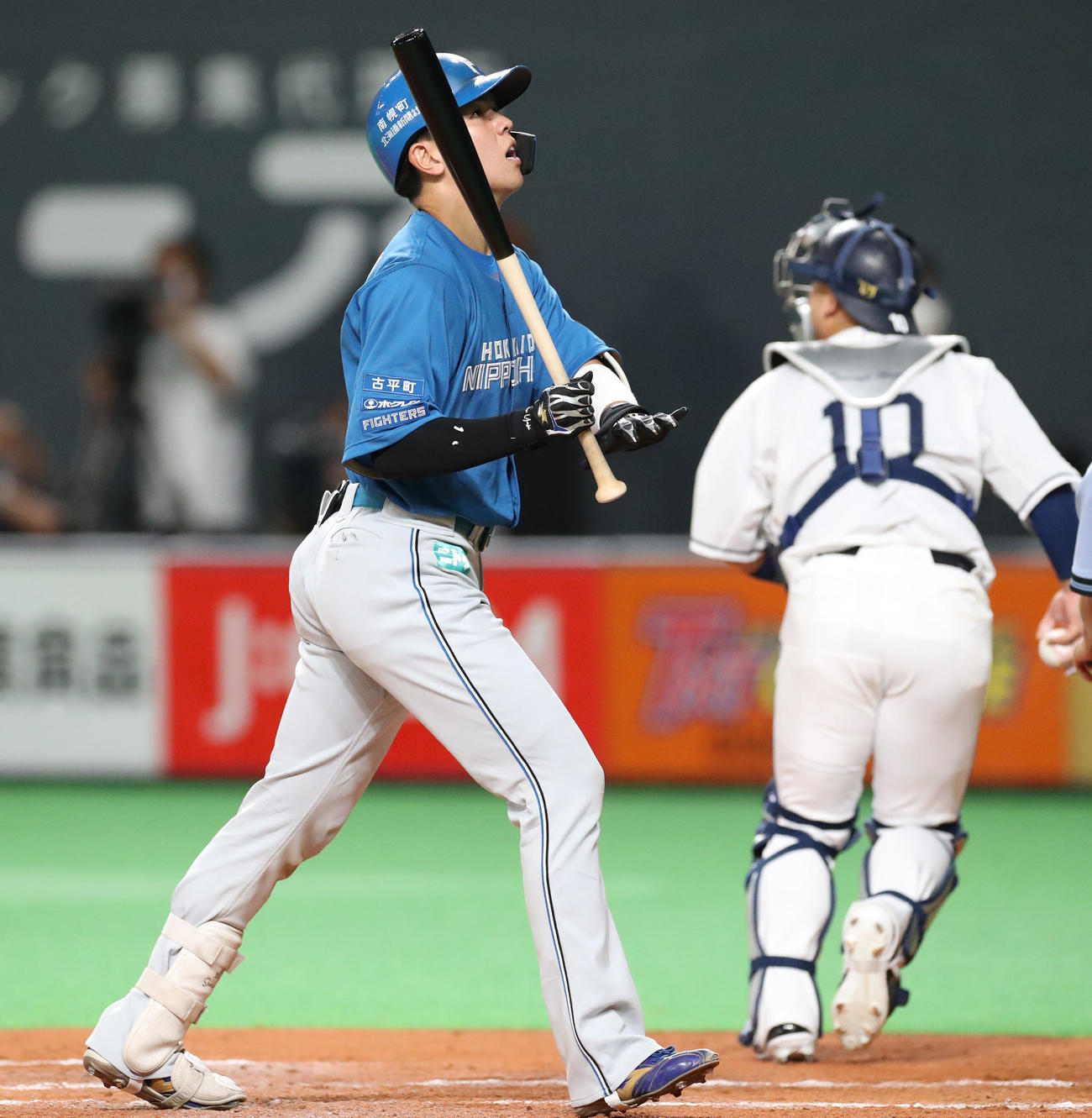 日本ハム対西武　2回裏日本ハム2死一、二塁、清水は見逃し三振に終わる（撮影・佐藤翔太）