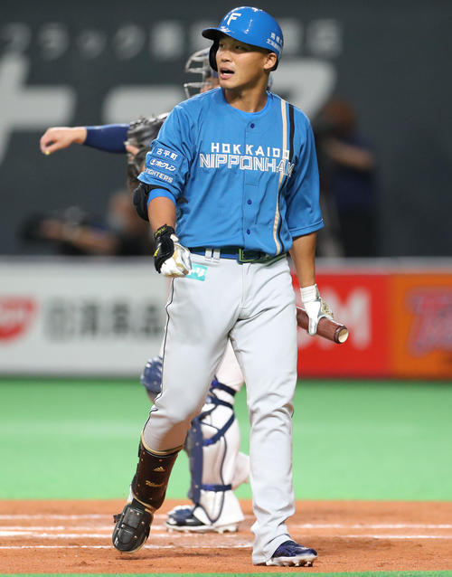 日本ハム対西武　2回裏日本ハム無死一塁、王柏融は三振に終わる（撮影・佐藤翔太）