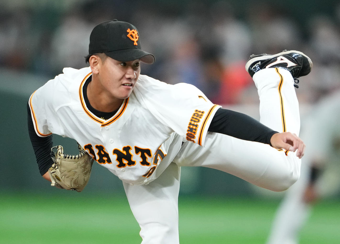 巨人対広島　5回表から登板した巨人井上（撮影・横山健太）