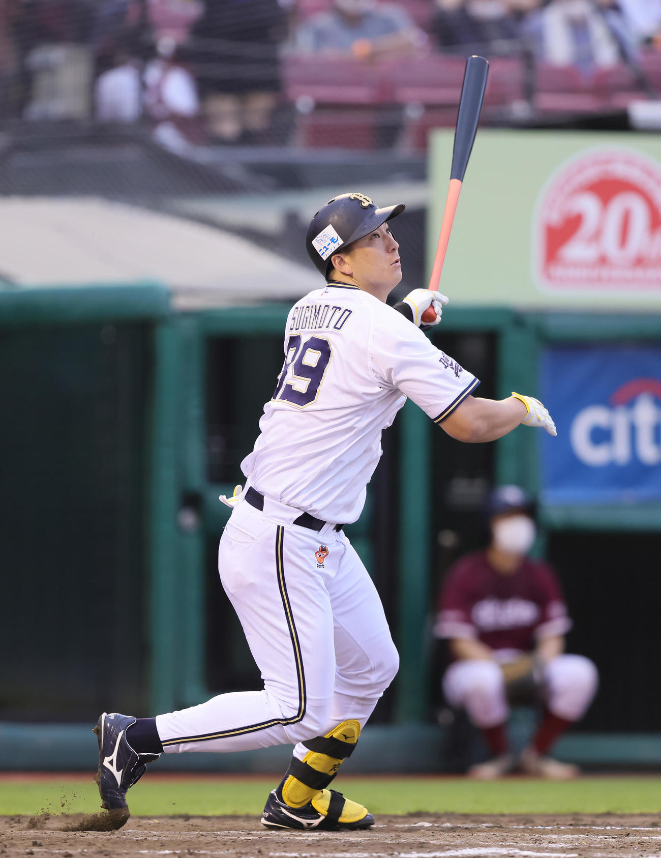 楽天対オリックス　8回表オリックス2死三塁、杉本は右越え2点本塁打を放つ（撮影・足立雅史）