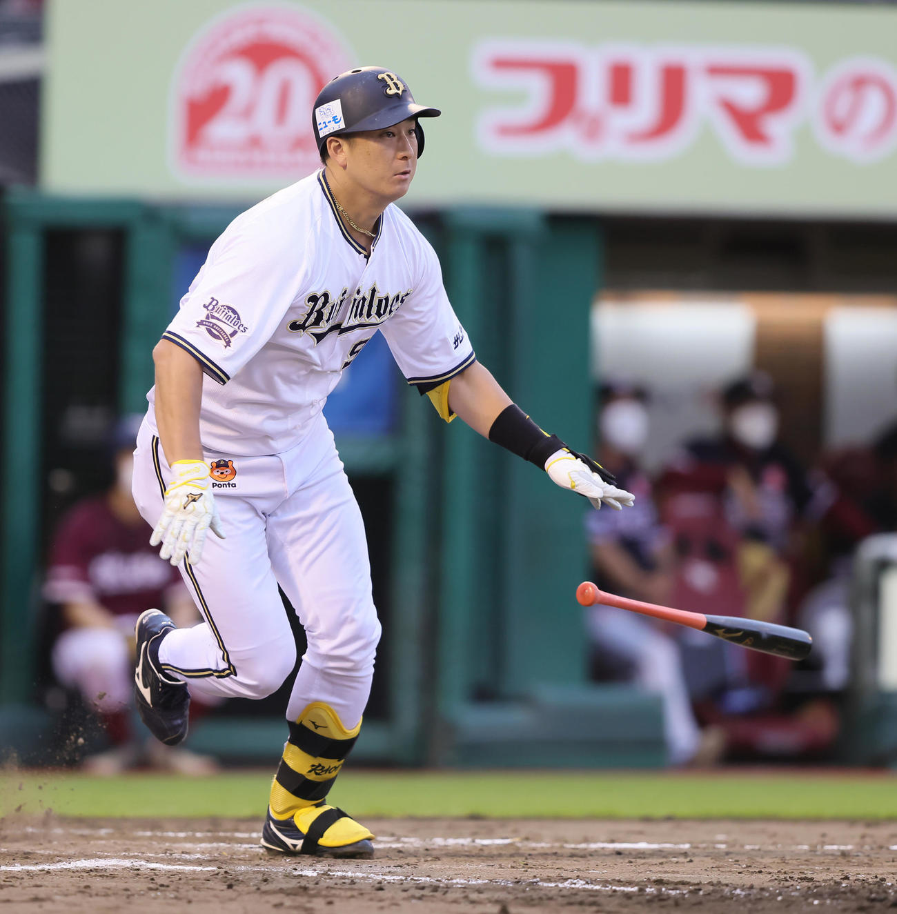 楽天対オリックス　8回表オリックス2死三塁、杉本は右越え2点本塁打を放つ（撮影・足立雅史）
