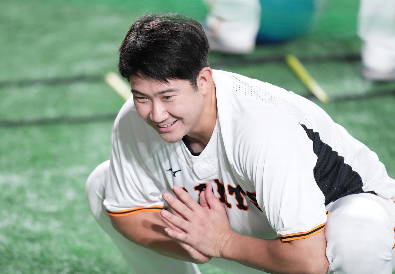 巨人対広島　試合前練習を行う巨人菅野（撮影・鈴木みどり）