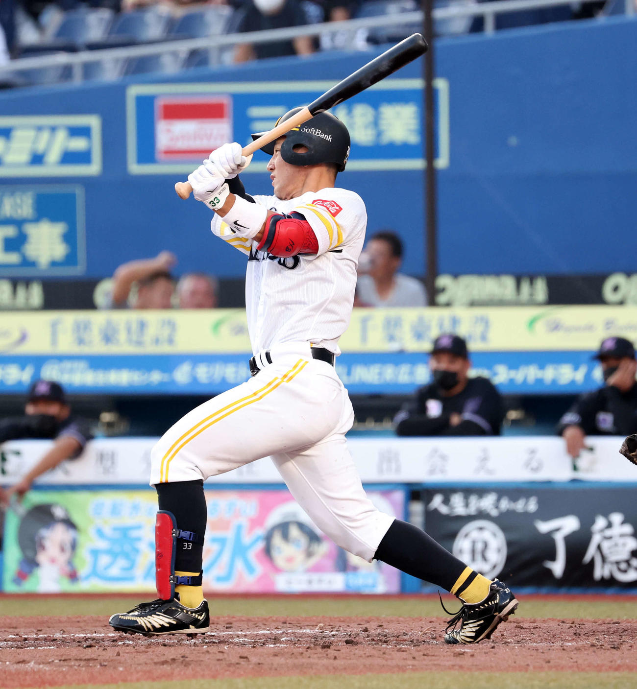 ロッテ対ソフトバンク　4回表ソフトバンク1死、増田は右中間にソロ本塁打を放つ（撮影・浅見桂子）