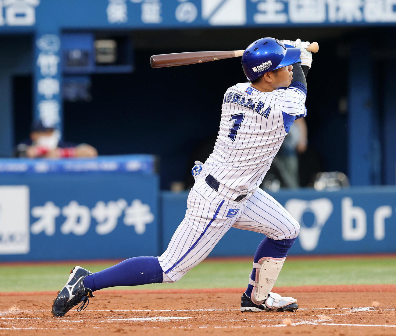 DeNA対ヤクルト　1回裏DeNA1死、桑原は左越えソロ本塁打を放つ（撮影・鈴木正人）