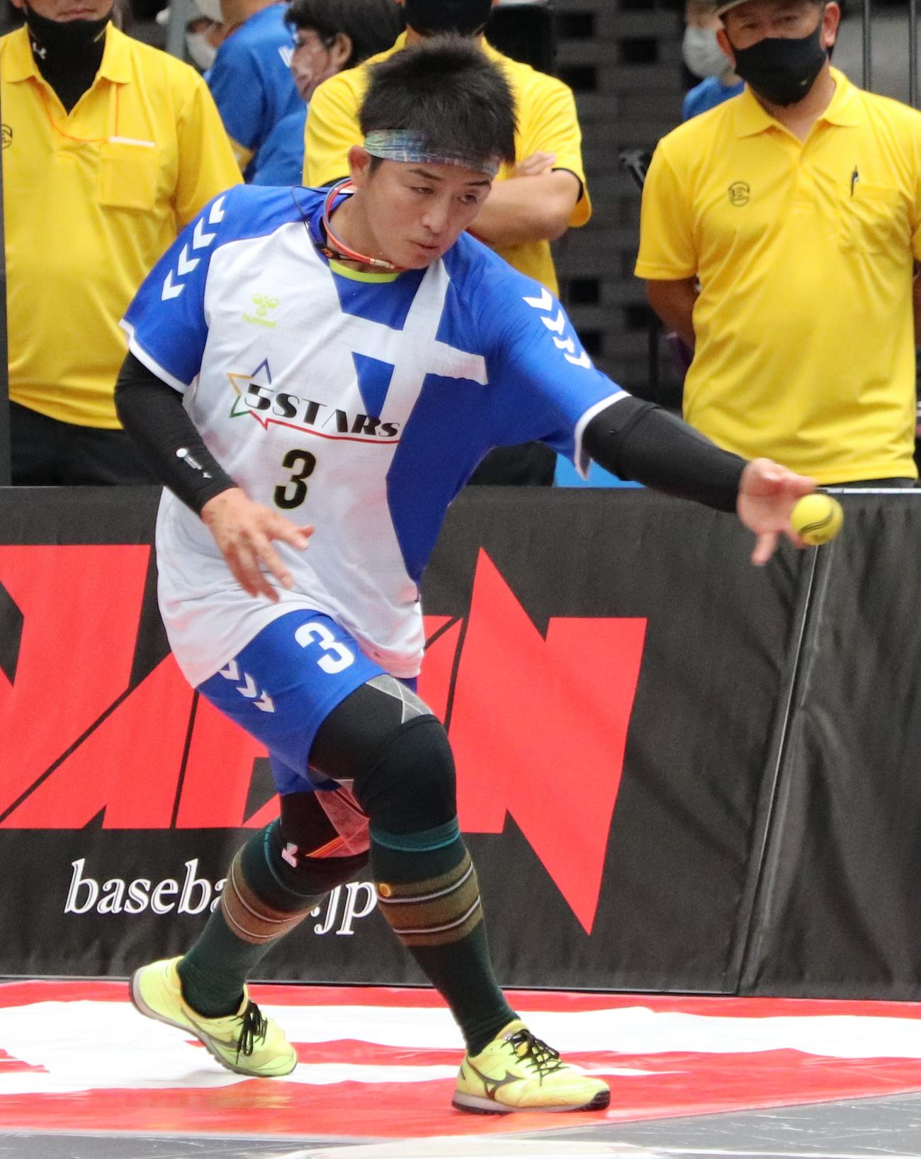 ベースボール5日本代表決定戦でプレーする5STARsの宮之原健さん（撮影・古川真弥）