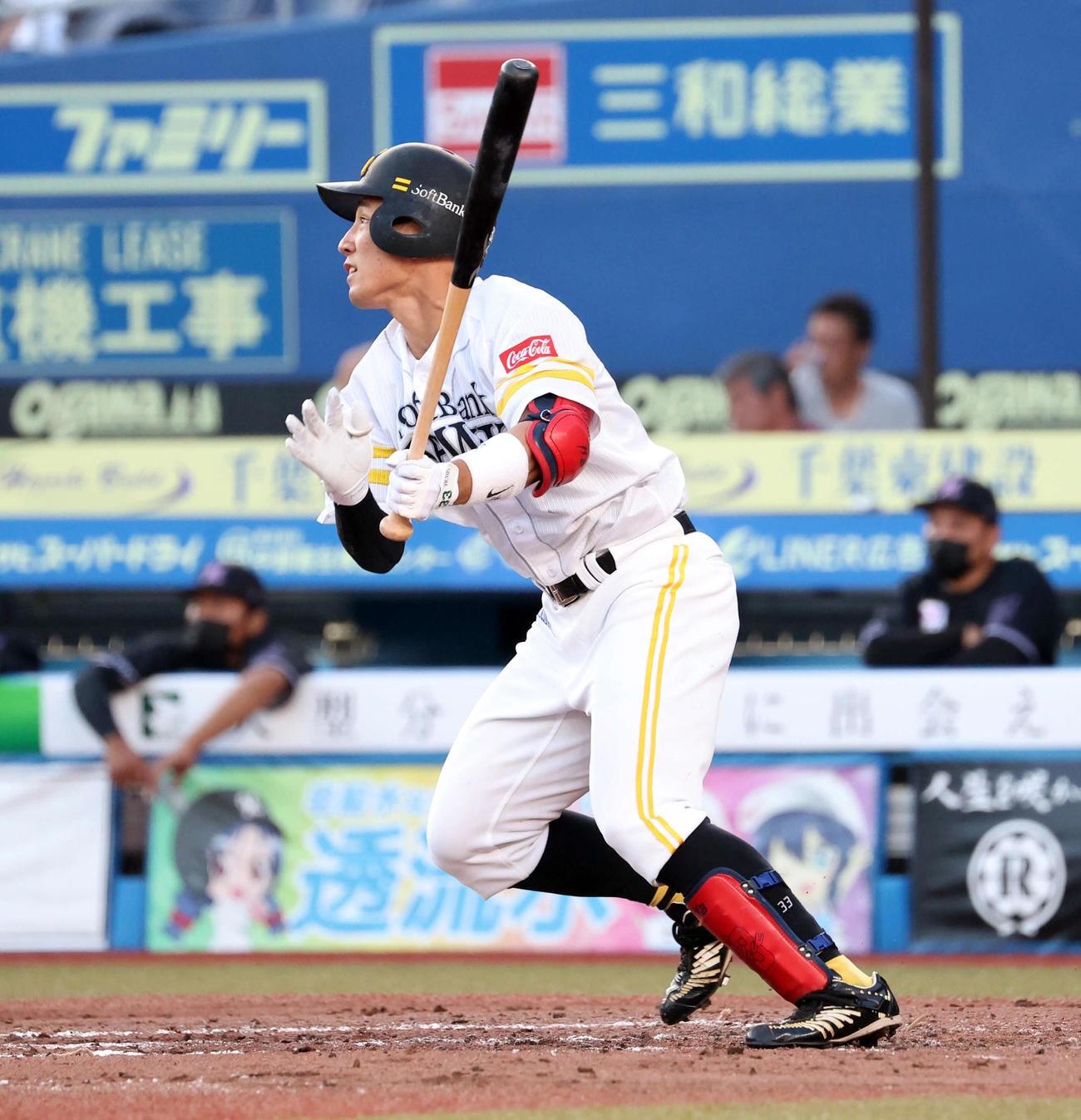 ロッテ対ソフトバンク　4回表ソフトバンク1死、増田は右中間にソロ本塁打を放つ（撮影・浅見桂子）
