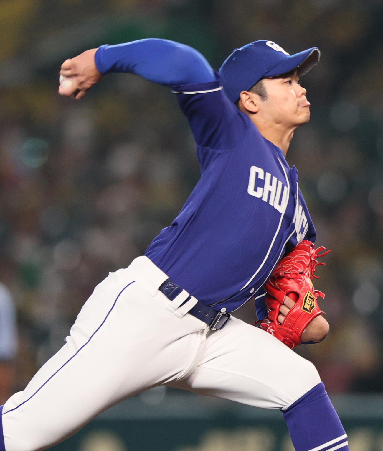 阪神対中日　8回裏阪神2死一塁、福敬登に代わって根尾が登板する（撮影・上山淳一）